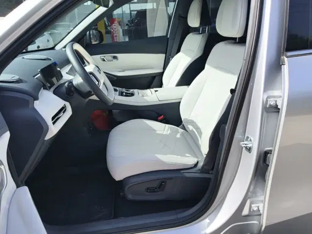 Geely Galaxy Starship 7 EM-i — Фото автомобиля 14