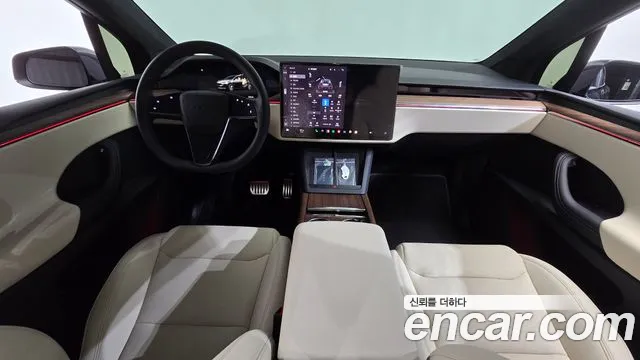 Tesla Model X — Фото автомобиля 10
