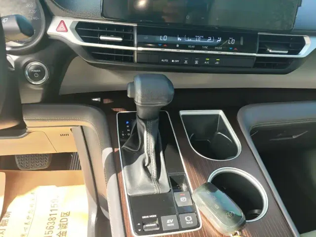 Toyota Sienna — Фото автомобиля 13