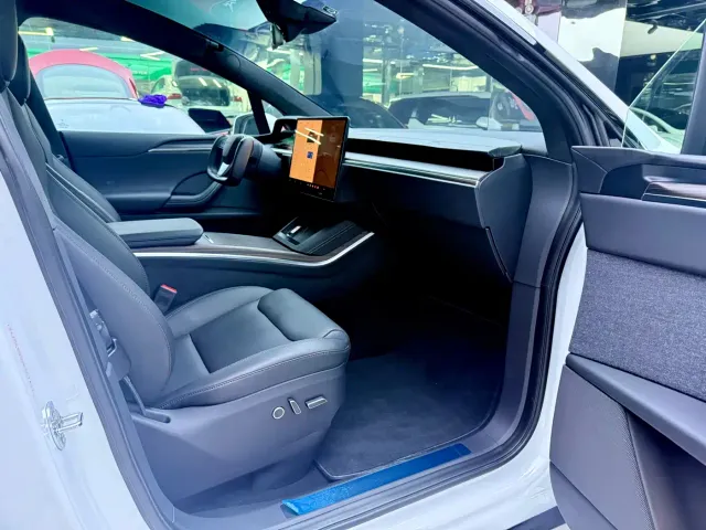 Tesla Model X — Фото автомобиля 4