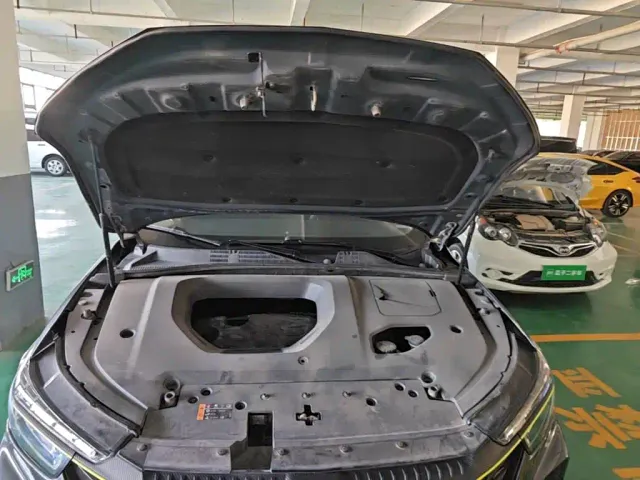 Roewe RX5 — Фото автомобиля 23