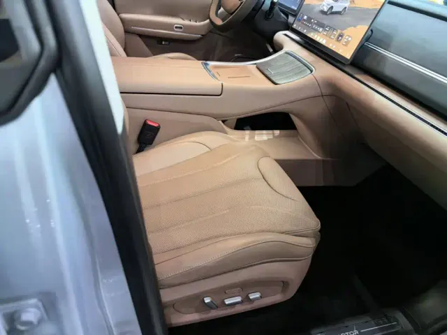 Leapmotor C11 — Фото автомобиля 24