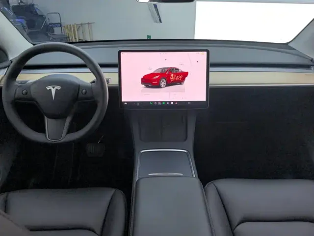 Tesla Model Y — Фото автомобиля 12