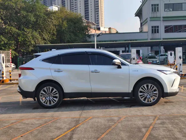 Toyota Harrier — Фото автомобиля 3