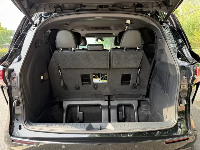 Toyota Sienna — Фото автомобиля 6