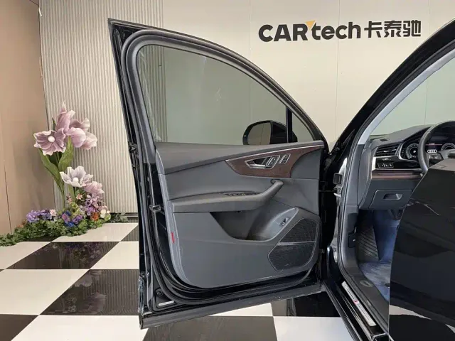 Audi Q7 — Фото автомобиля 16