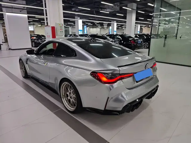 BMW M4 — Фото автомобиля 3