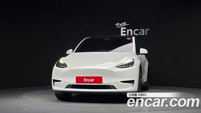 Tesla Model Y — Фото автомобиля 3