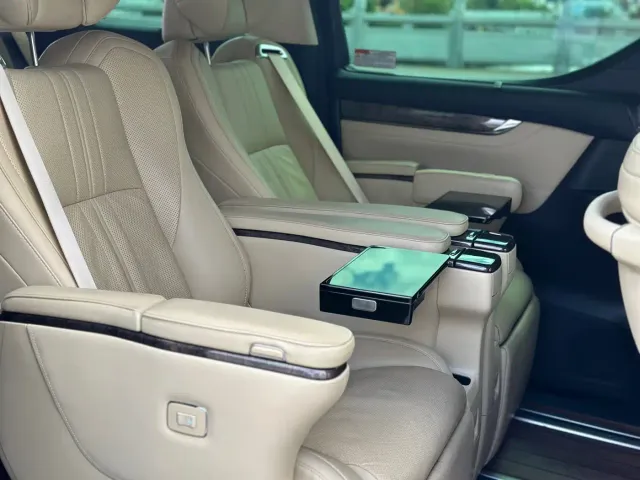 Toyota Alphard — Фото автомобиля 3