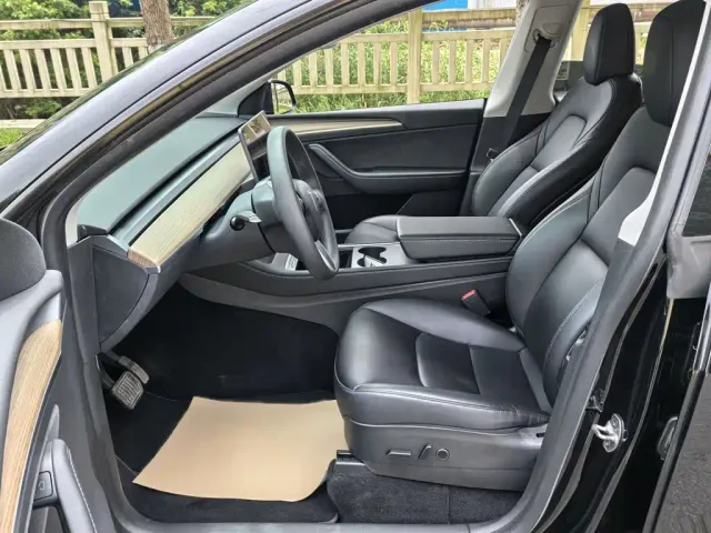 Tesla Model Y 2022 Long Range AWD — Фото автомобиля 5