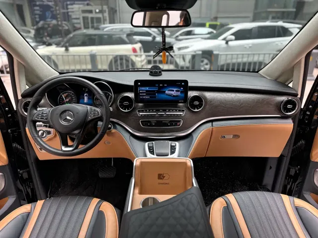 Mercedes-Benz V-Class — Фото автомобиля 10
