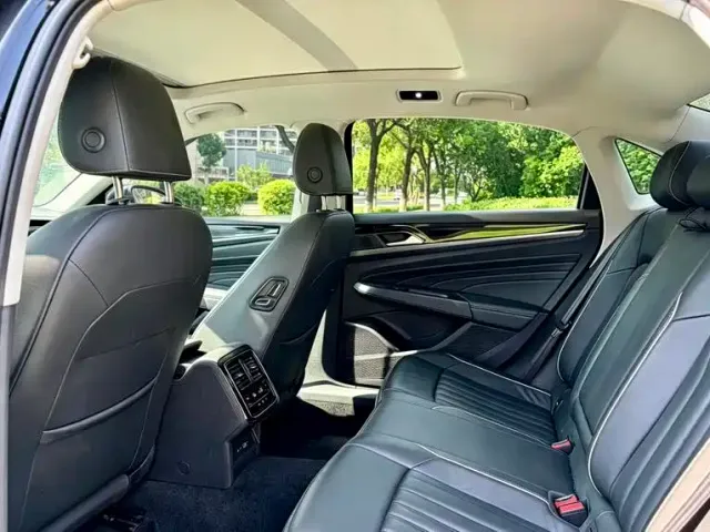 Volkswagen Passat — Фото автомобиля 10