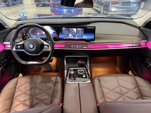 BMW 7 Series — Фото автомобиля 7
