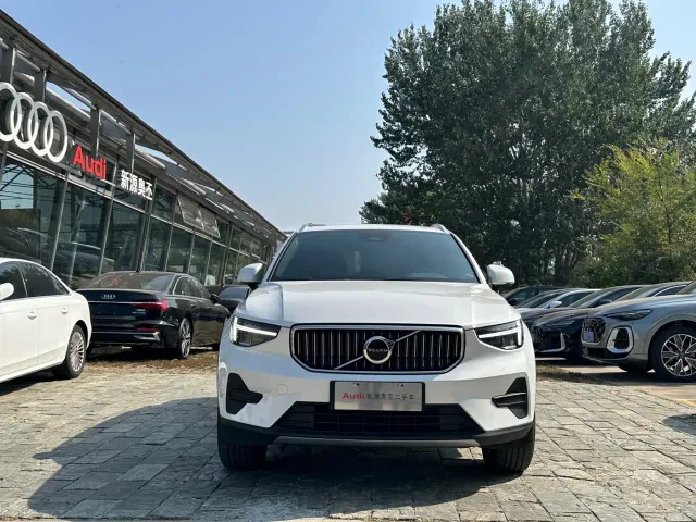 Volvo XC40 — Фото автомобиля 7