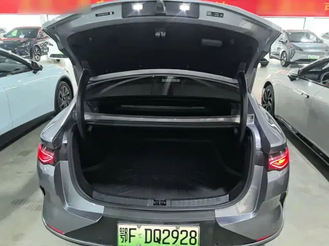 BYD Qin L — Фото автомобиля 18