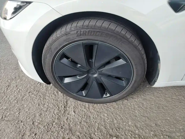 Tesla Model 3 — Фото автомобиля 22