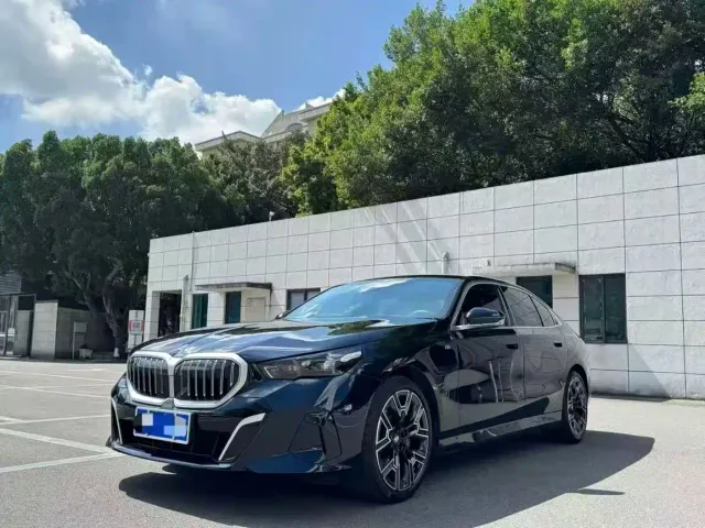 Фотография автомобиля — BMW 5 Series