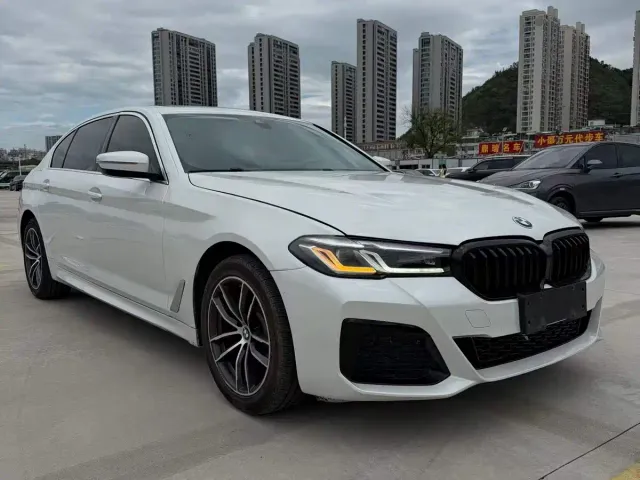 Фотография автомобиля — BMW 5 Series