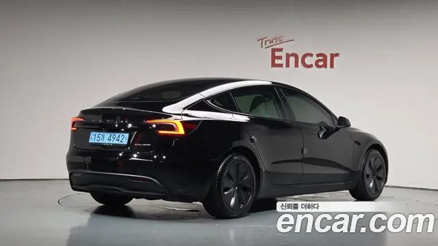 Tesla Model 3 — Фото автомобиля 2