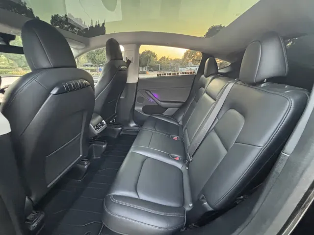 Tesla Model Y — Фото автомобиля 9