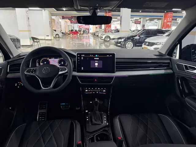 Volkswagen Tiguan L — Фото автомобиля 7