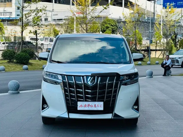 Toyota Alphard — Фото автомобиля 2