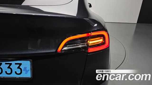 Tesla Model Y — Фото автомобиля 23