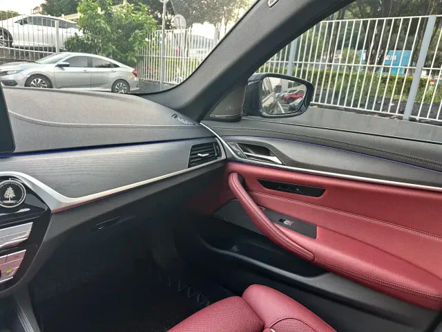 BMW 5 Series — Фото автомобиля 10
