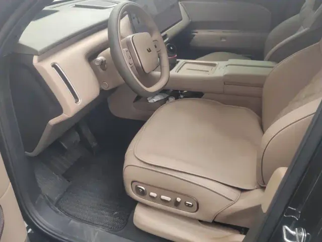 Li Auto L9 — Фото автомобиля 9