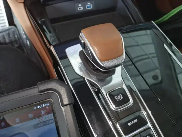 Hongqi H9 — Фото автомобиля 13