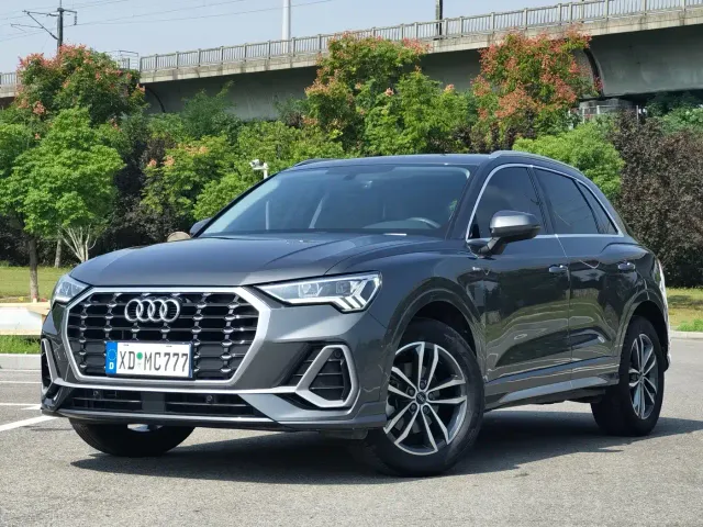 Фотография автомобиля — Audi Q3