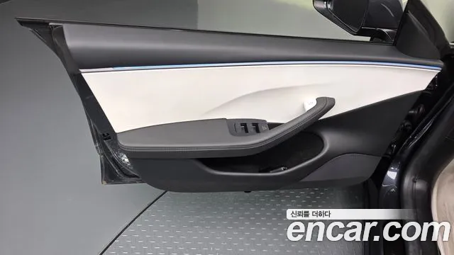 Tesla Model 3 — Фото автомобиля 24