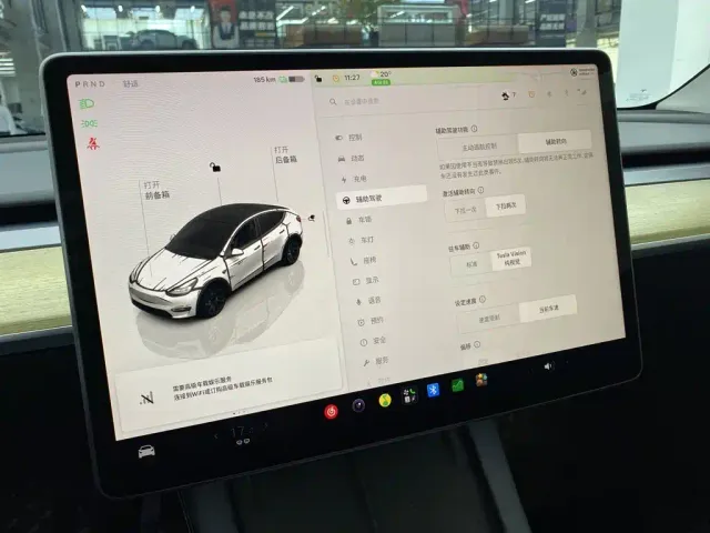 Tesla Model Y — Фото автомобиля 24