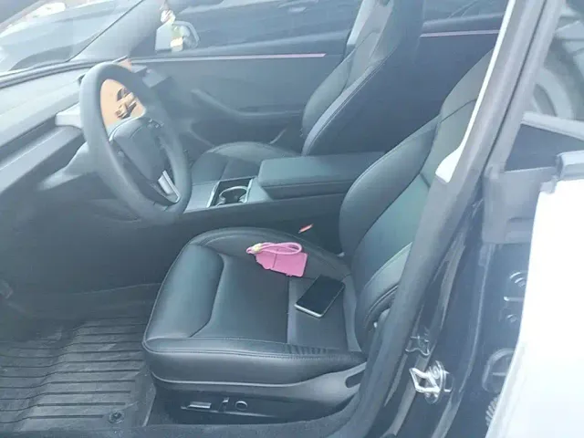 Tesla Model 3 — Фото автомобиля 14