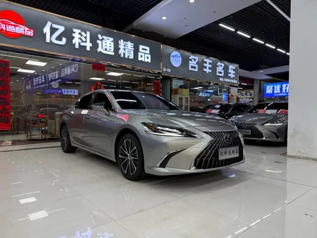 Lexus ES — Фото автомобиля 3