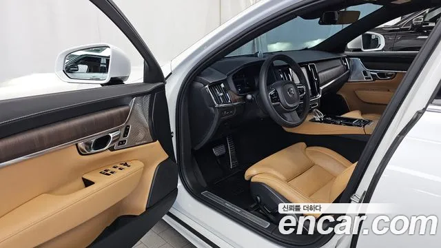 Volvo S90 — Фото автомобиля 10