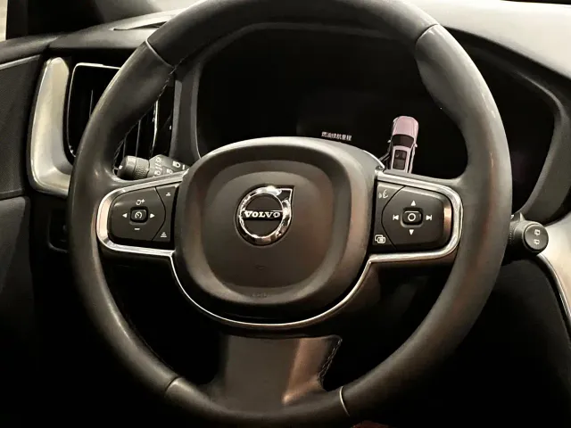 Volvo XC60 — Фото автомобиля 11