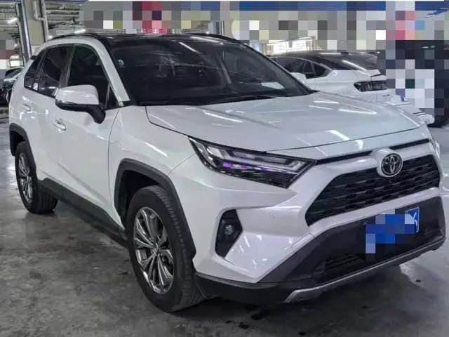 Toyota RAV4 — Фото автомобиля 3