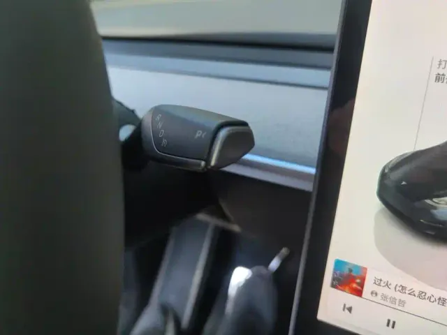 Tesla Model Y — Фото автомобиля 16