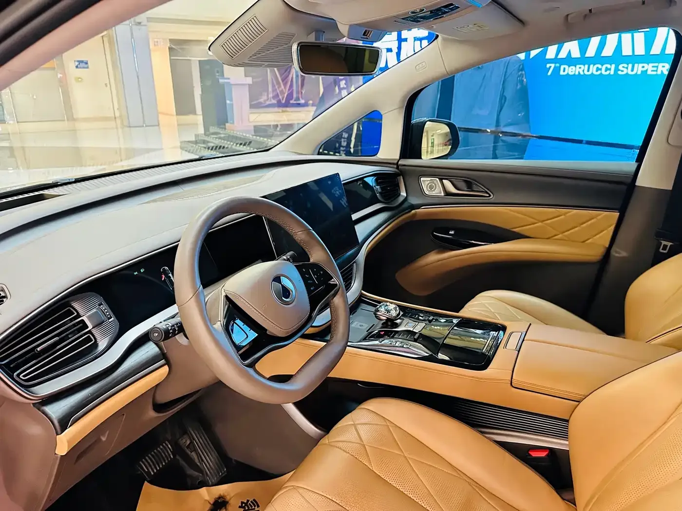Denza Denza D9 2022 DM-i 970 AWD Flagship — Фото автомобиля 9