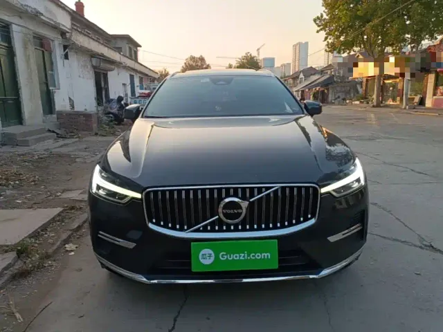Volvo XC60 — Фото автомобиля 2