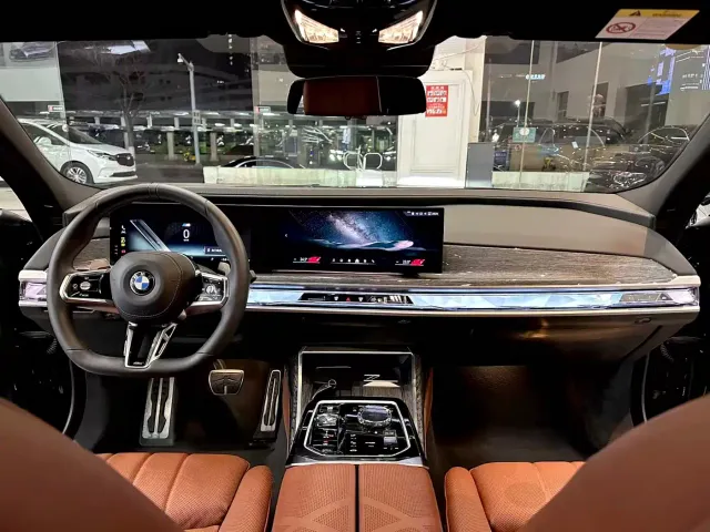 BMW 7 Series — Фото автомобиля 8