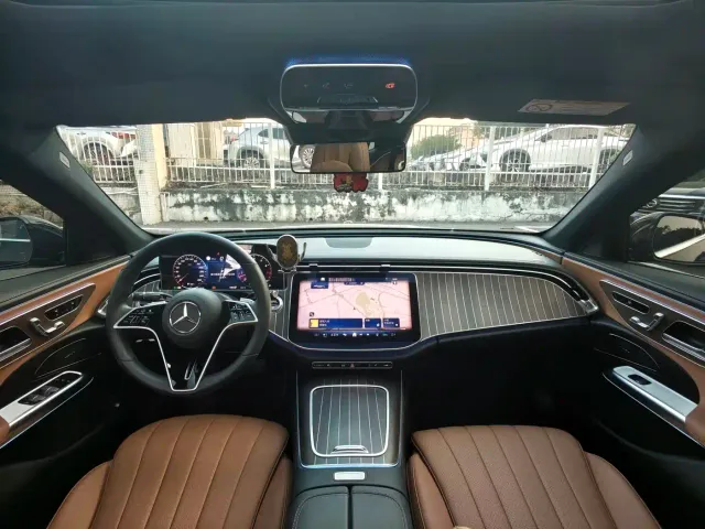 Mercedes-Benz E-Class — Фото автомобиля 13