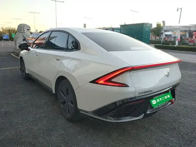 Wuling Starlight — Фото автомобиля 4