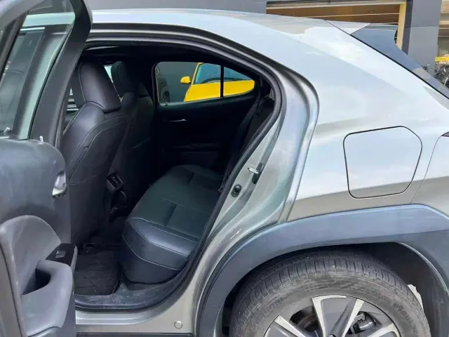 Lexus UX — Фото автомобиля 4