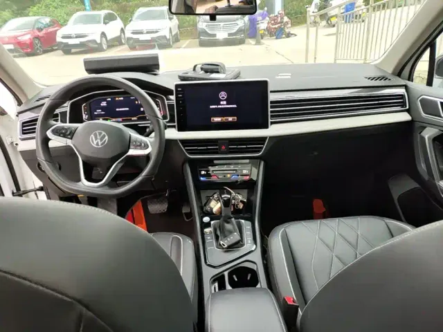 Volkswagen Tiguan L — Фото автомобиля 9