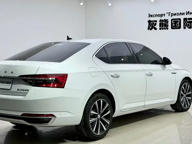 Skoda Superb — Фото автомобиля 4