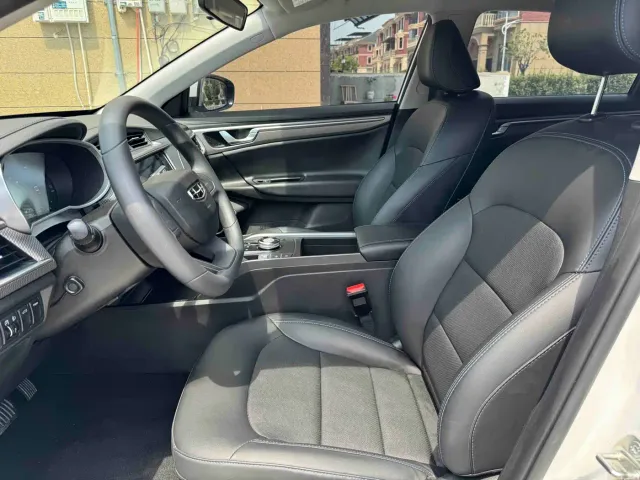 Geely Emgrand — Фото автомобиля 4