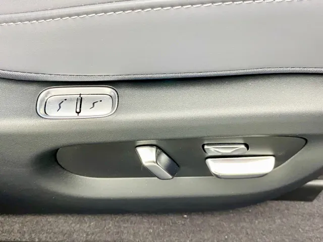 Xiaomi YU7 — Фото автомобиля 24