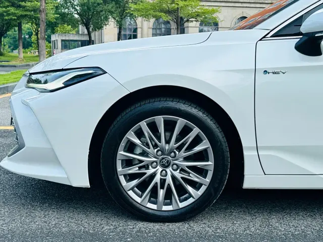 Toyota Avalon 2024 Hybrid 2.0L Luxury Edition — Фото автомобиля 10